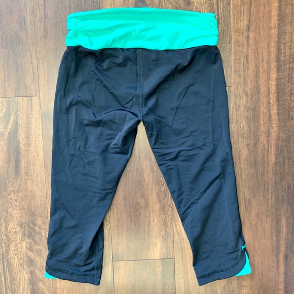 Under Armour Cropped Leggings - Picture 2 of 3